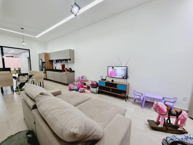 Casa com 300m² 3 quartos e 3 banheiros, à venda, no bairro Parque São Luís em Taubaté