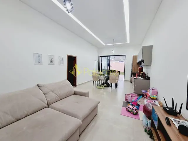 Casa com 300m² 3 quartos e 3 banheiros, à venda, no bairro Parque São Luís em Taubaté