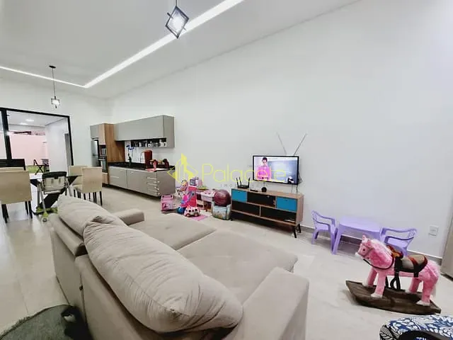 Casa com 300m² 3 quartos e 3 banheiros, à venda, no bairro Parque São Luís em Taubaté