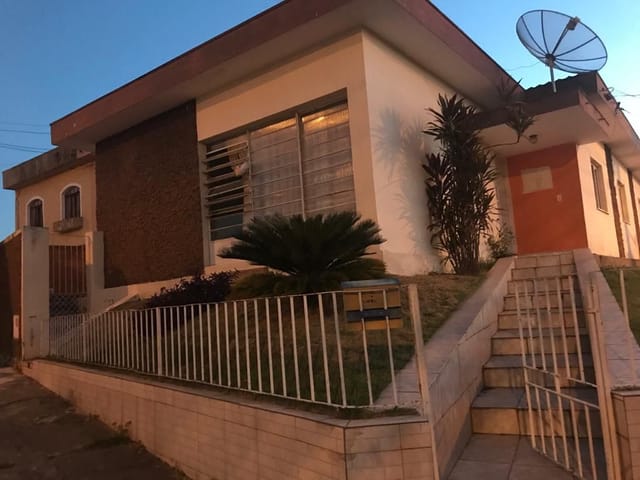 Casa 3 quartos e 2 banheiros, à venda, no bairro Jardim Boa Vista em Pindamonhangaba
