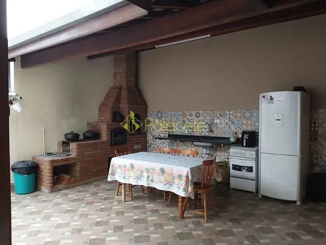 Casa com 213m² 2 quartos e 1 banheiro, à venda, no bairro Vila São José em Taubaté