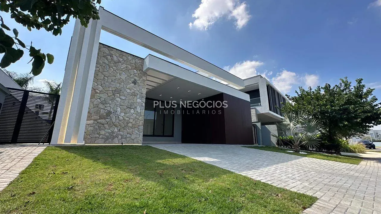 Casa, 4 quartos, 243 m² - Foto 1