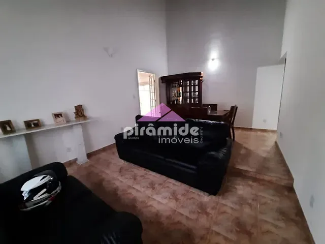 Casa com 250m² 4 quartos e 2 banheiros, à venda, no bairro Urbanova em São José dos Campos