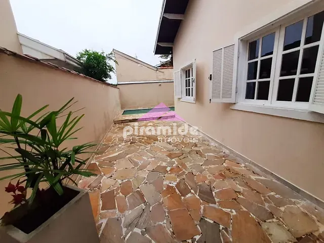 Casa com 250m² 4 quartos e 2 banheiros, à venda, no bairro Urbanova em São José dos Campos