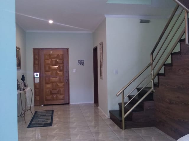 Casa com 300m² 2 quartos e 3 banheiros, à venda, no bairro Jardim dos Estados em Taubaté