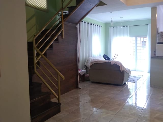 Casa com 300m² 2 quartos e 3 banheiros, à venda, no bairro Jardim dos Estados em Taubaté