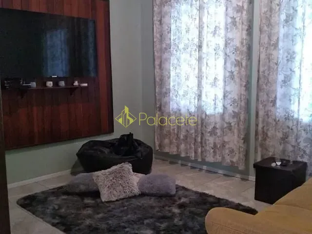 Casa com 300m² 2 quartos e 3 banheiros, à venda, no bairro Jardim dos Estados em Taubaté