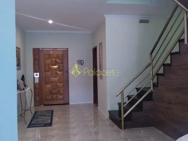 Casa com 300m² 2 quartos e 3 banheiros, à venda, no bairro Jardim dos Estados em Taubaté