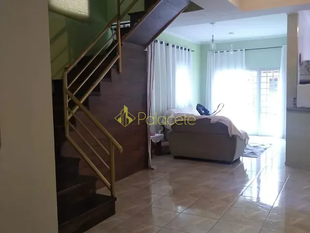 Casa com 300m² 2 quartos e 3 banheiros, à venda, no bairro Jardim dos Estados em Taubaté