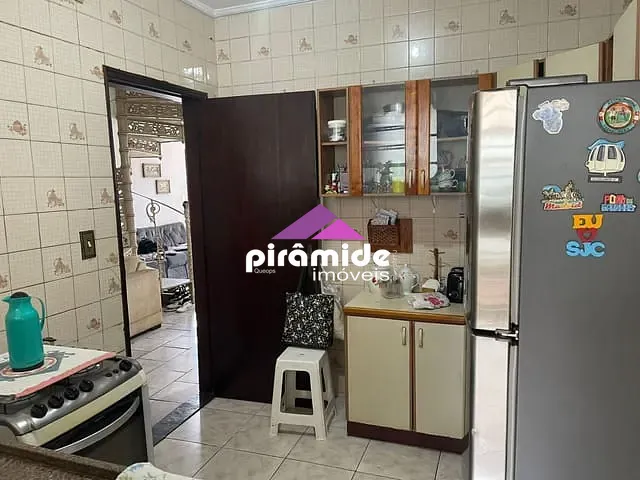 Casa com 420m² 4 quartos e 2 banheiros, à venda, no bairro Jardim Paraíso em São José dos Campos