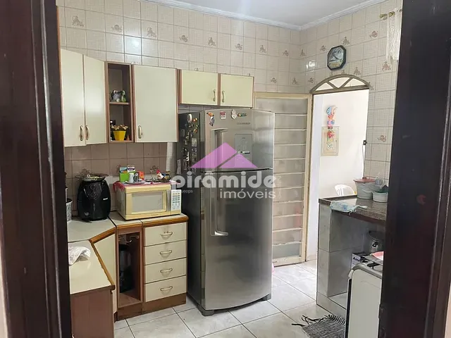 Casa com 420m² 4 quartos e 2 banheiros, à venda, no bairro Jardim Paraíso em São José dos Campos