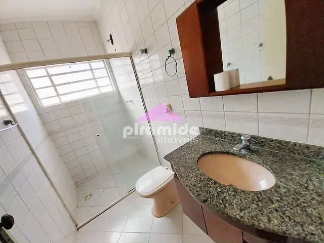 Casa com 250m² 3 quartos e 3 banheiros, para alugar, no bairro Jardim das Indústrias em São José dos Campos