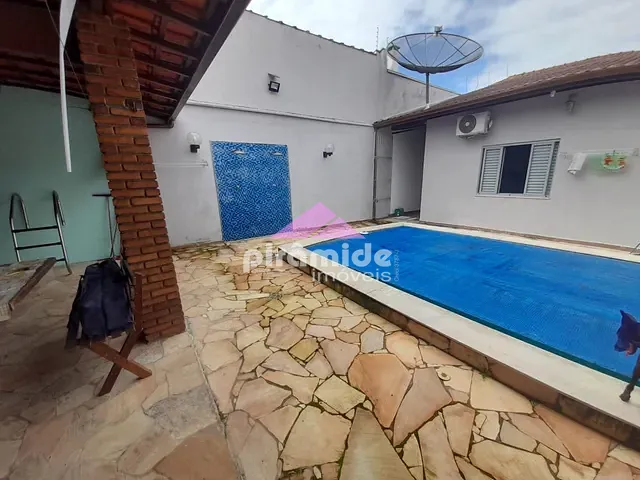 Casa com 360m² 4 quartos e 2 banheiros, à venda, no bairro Centro em Ubatuba