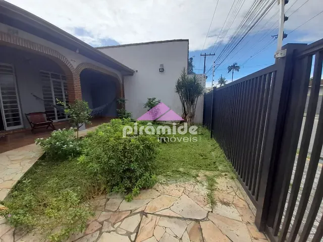 Casa com 360m² 4 quartos e 2 banheiros, à venda, no bairro Centro em Ubatuba