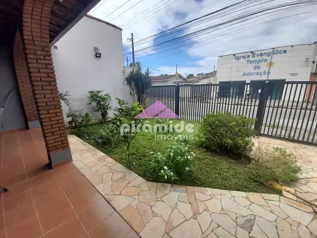 Casa com 360m² 4 quartos e 2 banheiros, à venda, no bairro Centro em Ubatuba