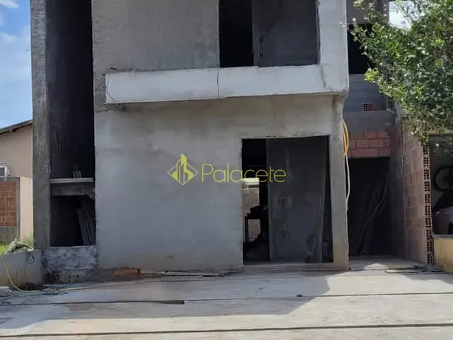 Casa 3 quartos e 3 banheiros, à venda, no bairro Residencial Maricá em Pindamonhangaba