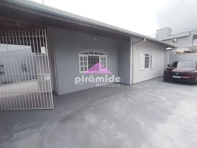 Casa com 210m² 2 quartos e 3 banheiros, à venda, no bairro Massaguaçu em Caraguatatuba