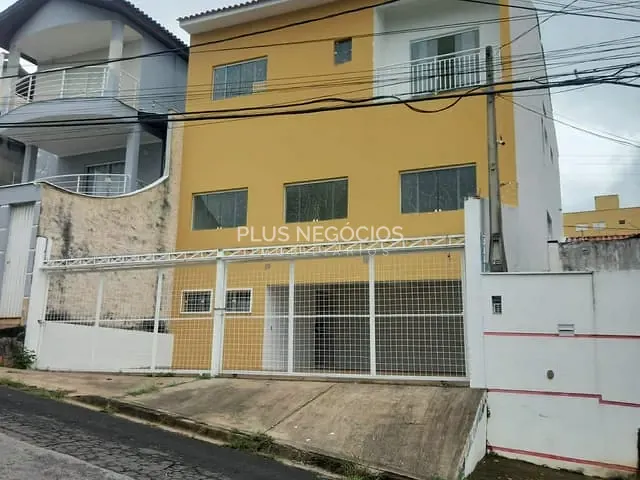 Casa com 250m², à venda ou para alugar, no bairro Jardim Vila São Domingos em Sorocaba