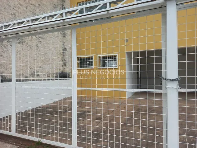 Casa com 250m², à venda ou para alugar, no bairro Jardim Vila São Domingos em Sorocaba