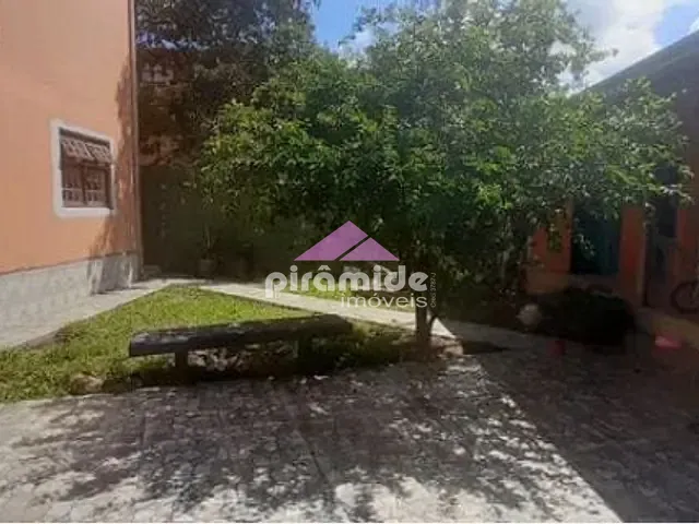 Casa com 450m² 3 quartos e 5 banheiros, à venda, no bairro Martim de Sá em Caraguatatuba