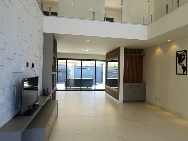 Casa com 300m² 3 quartos e 3 banheiros, à venda, no bairro Piracangaguá em Taubaté