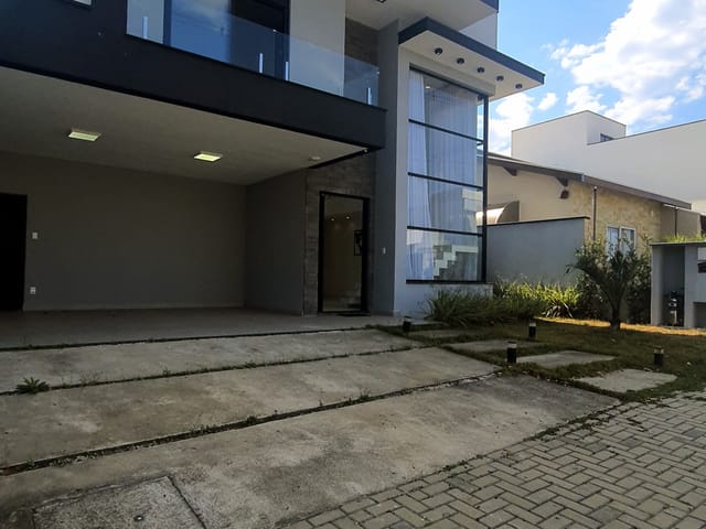 Casa com 300m² 3 quartos e 3 banheiros, à venda, no bairro Piracangaguá em Taubaté