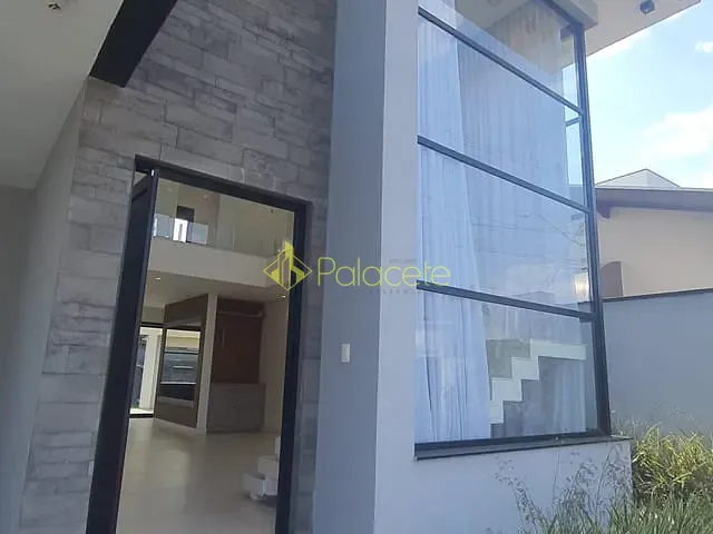 Casa com 300m² 3 quartos e 3 banheiros, à venda, no bairro Piracangaguá em Taubaté
