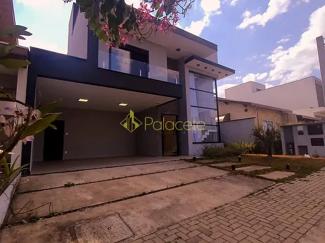 Casa com 300m² 3 quartos e 3 banheiros, à venda, no bairro Piracangaguá em Taubaté
