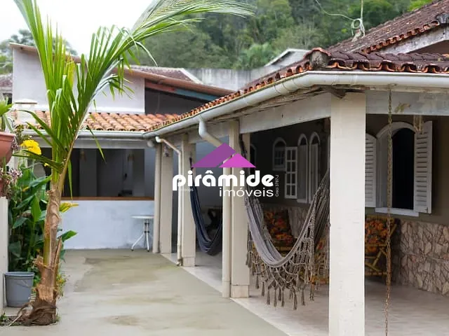 Casa com 250m² 4 quartos e 2 banheiros, à venda, no bairro Sumaré em Caraguatatuba