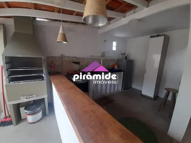 Casa com 250m² 4 quartos e 2 banheiros, à venda, no bairro Sumaré em Caraguatatuba