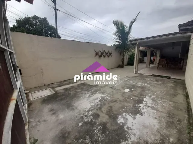 Casa com 250m² 4 quartos e 2 banheiros, à venda, no bairro Sumaré em Caraguatatuba