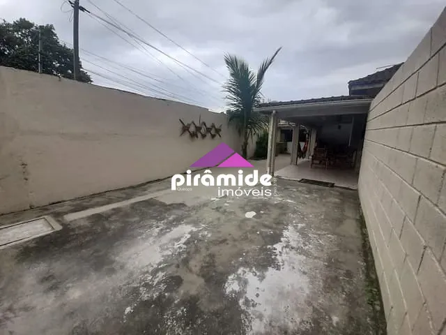 Casa com 250m² 4 quartos e 2 banheiros, à venda, no bairro Sumaré em Caraguatatuba