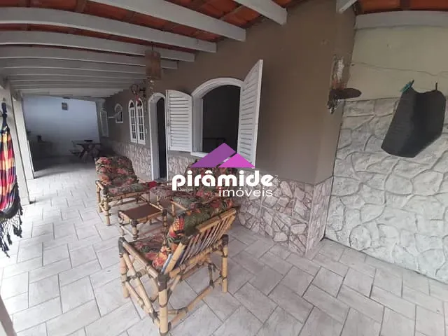 Casa com 250m² 4 quartos e 2 banheiros, à venda, no bairro Sumaré em Caraguatatuba