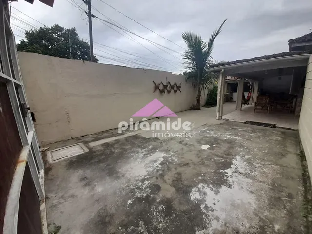 Casa com 250m² 4 quartos e 2 banheiros, à venda, no bairro Sumaré em Caraguatatuba