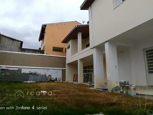 Casa com 300m² 4 quartos e 6 banheiros, para alugar, no bairro Vila São João em Caçapava