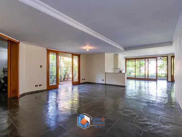 Casa com 352m² 5 quartos e 4 banheiros, à venda, no bairro Jardim Leonor em São Paulo