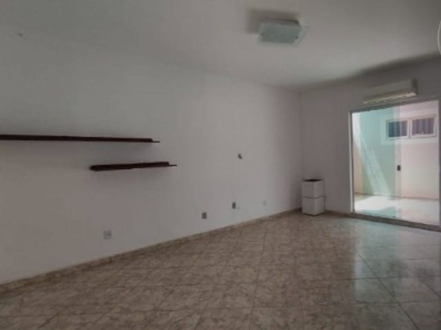 Casa com 250m² 2 quartos e 2 banheiros, à venda, no bairro Vila Suiça em Pindamonhangaba