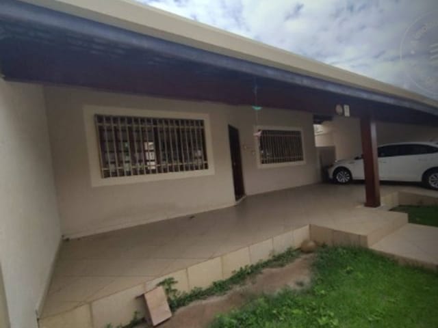 Casa com 250m² 2 quartos e 2 banheiros, à venda, no bairro Vila Suiça em Pindamonhangaba