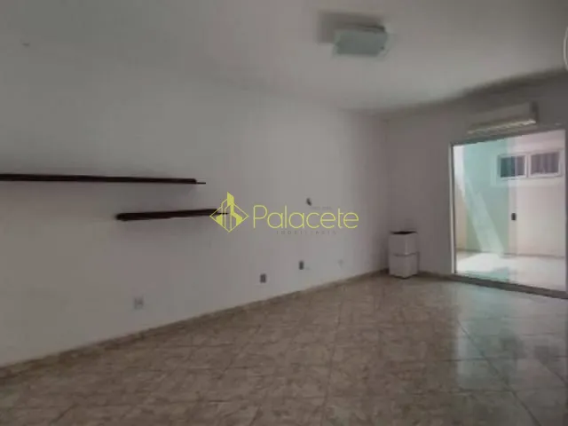 Casa com 250m² 2 quartos e 2 banheiros, à venda, no bairro Vila Suiça em Pindamonhangaba