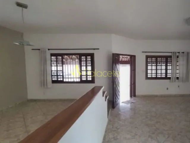 Casa com 250m² 2 quartos e 2 banheiros, à venda, no bairro Vila Suiça em Pindamonhangaba