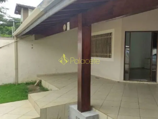 Casa com 250m² 2 quartos e 2 banheiros, à venda, no bairro Vila Suiça em Pindamonhangaba