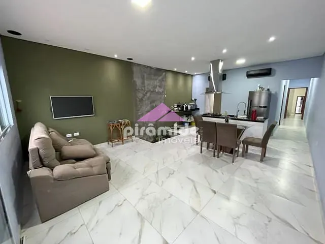 Casa com 300m² 2 quartos e 1 banheiro, à venda, no bairro Jardim Casa Branca em Caraguatatuba