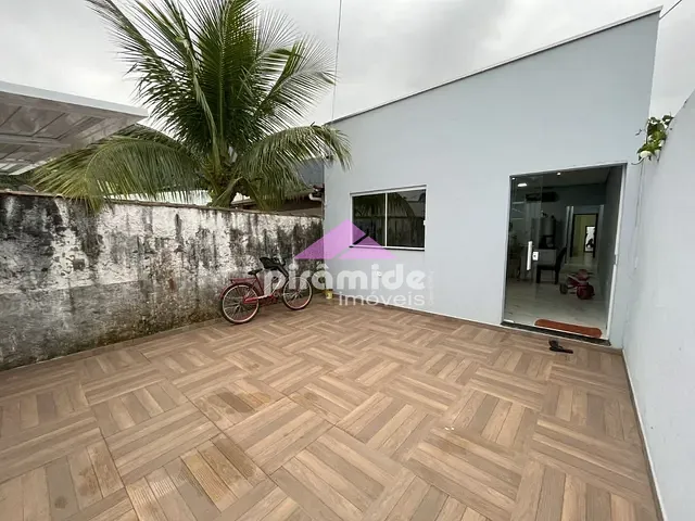 Casa com 300m² 2 quartos e 1 banheiro, à venda, no bairro Jardim Casa Branca em Caraguatatuba