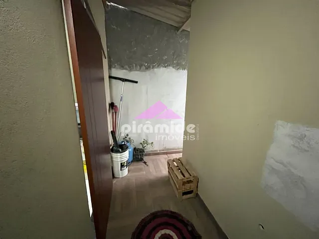 Casa com 300m² 2 quartos e 1 banheiro, à venda, no bairro Jardim Casa Branca em Caraguatatuba