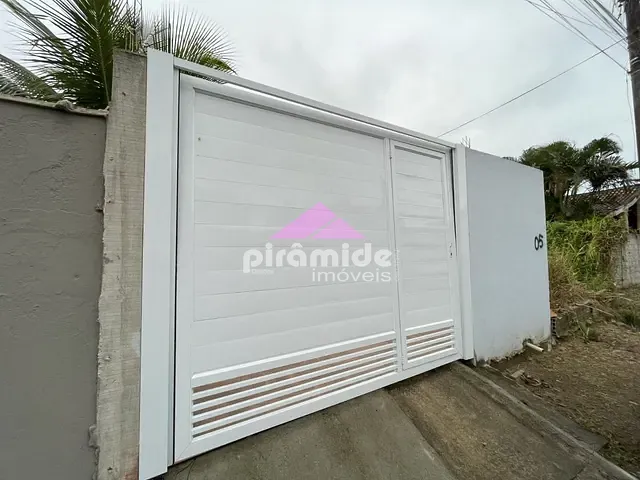 Casa com 300m² 2 quartos e 1 banheiro, à venda, no bairro Jardim Casa Branca em Caraguatatuba