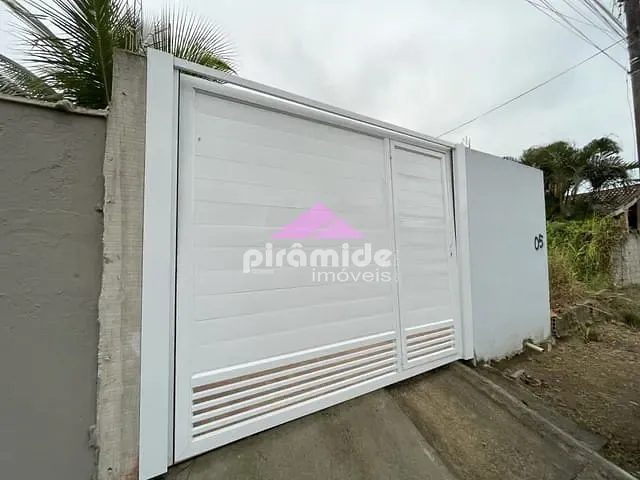 Casa com 300m² 2 quartos e 1 banheiro, à venda, no bairro Jardim Casa Branca em Caraguatatuba