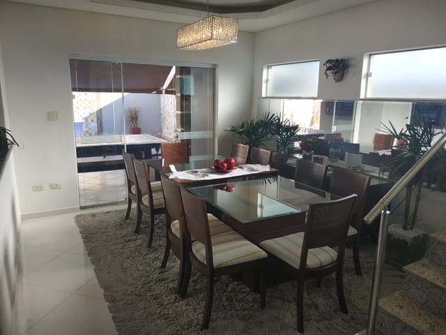 Casa com 250m² 4 quartos e 6 banheiros, à venda, no bairro Piracangaguá em Taubaté