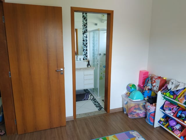 Casa com 250m² 4 quartos e 6 banheiros, à venda, no bairro Piracangaguá em Taubaté