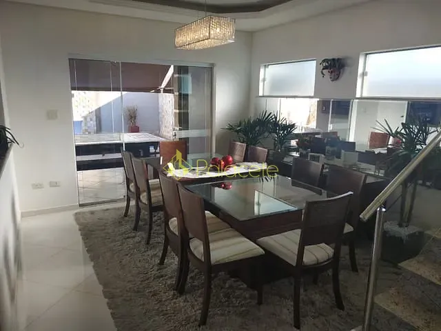 Casa com 250m² 4 quartos e 6 banheiros, à venda, no bairro Piracangaguá em Taubaté