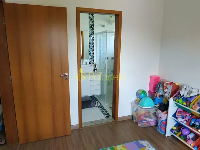 Casa com 250m² 4 quartos e 6 banheiros, à venda, no bairro Piracangaguá em Taubaté